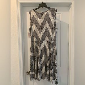 NWT LulaRoe Nicki Black and White Short Sleeve Dress